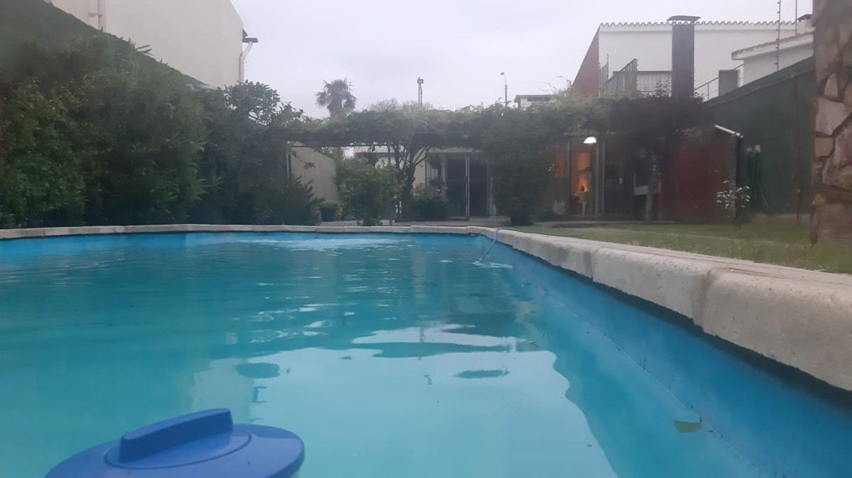 Coimbra Padrón Único 1 planta gran estar comedor con estufa a leña &  precioso fondo con Piscina.-