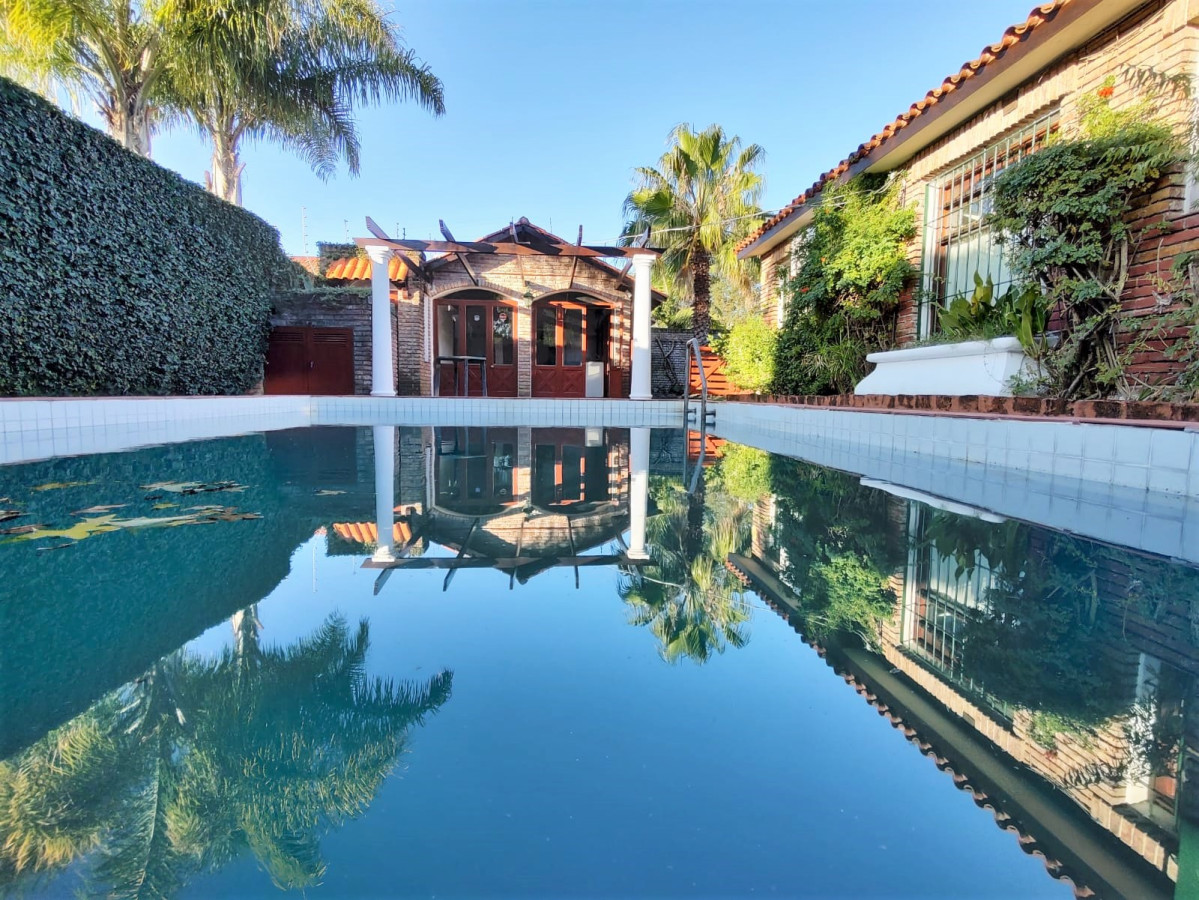 Arocena Próximo Venta Casa 1 planta Carrasco Tradicional 4 dormitorios 3 baños 2 Garages