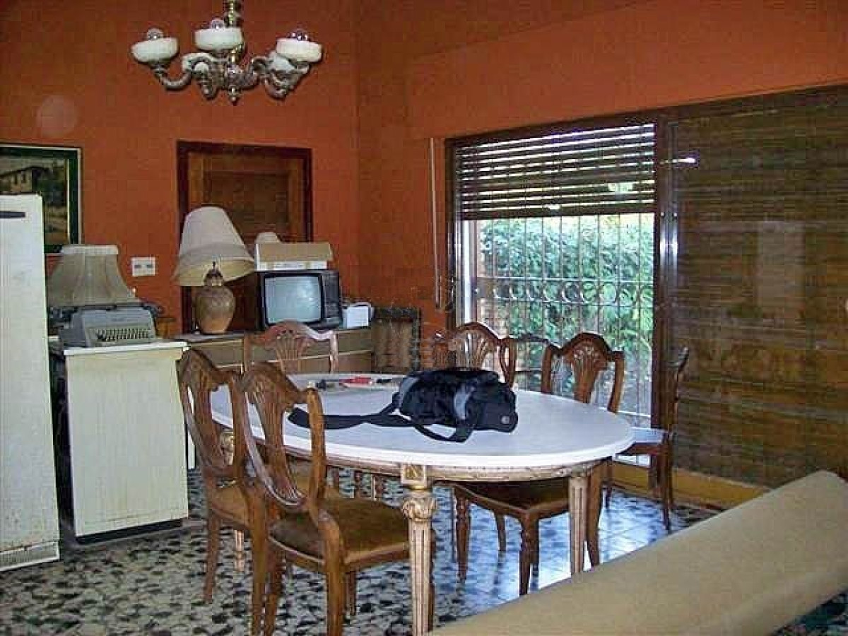 Amplia Residencia Ideal oficinas o famila numerosa prox. Centro Comercial & Latu