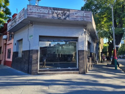 Local esquina totalmente reciclado como a estrenar muy próximo a Canal 12 Y Radio Sarandí