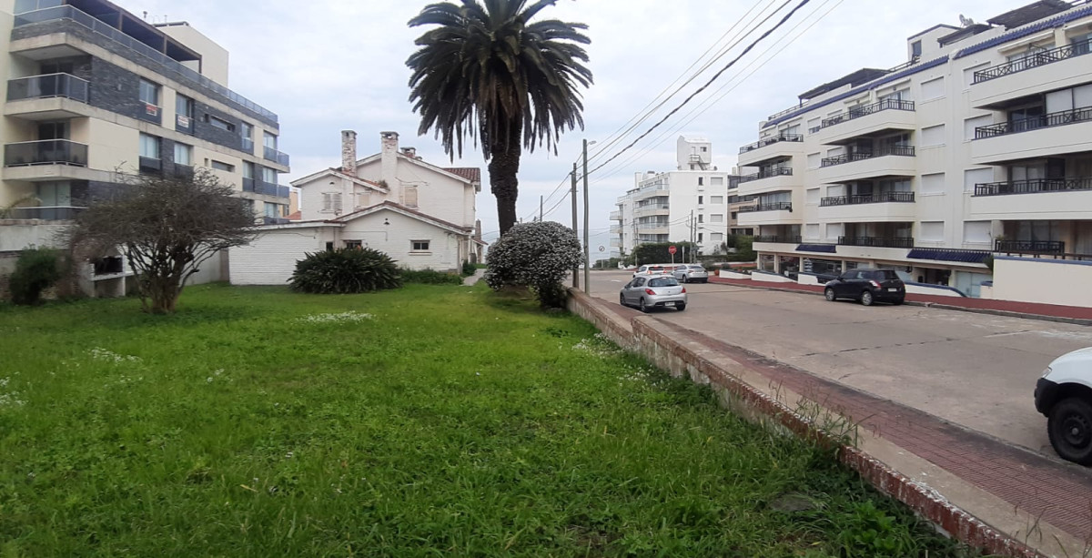 Atención Inversores/Desarrolladores: En Plena Península: Padrón esquina a  muy pocos mts. de la Brava y El Emir : + 800 m2 con vista al Mar