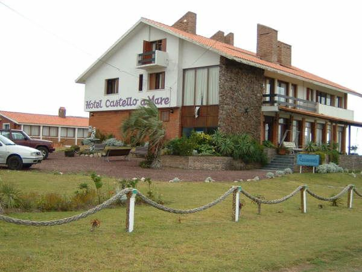ROCHA: VENTA HOTEL EN LA CORONILLA FRENTE AL OCÉANO ATLÁNTICO