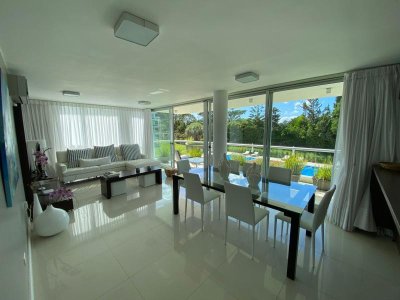 Excelente y lujoso apartamento en venta en Punta del Este.