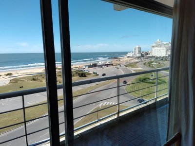 Apartamento en venta con vista franca al mar, parada 1 Brava.