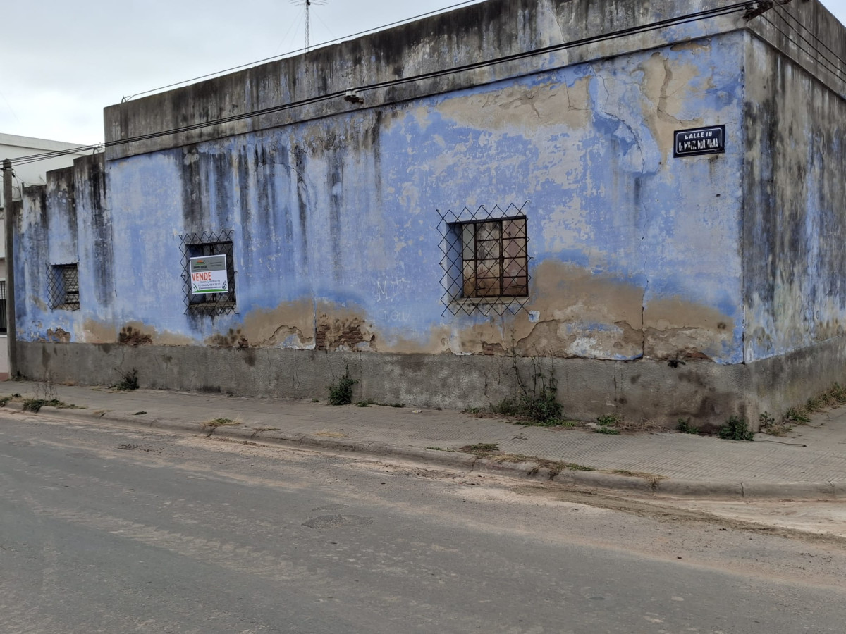 Casa a reciclar muy buena ubicación en esquina.