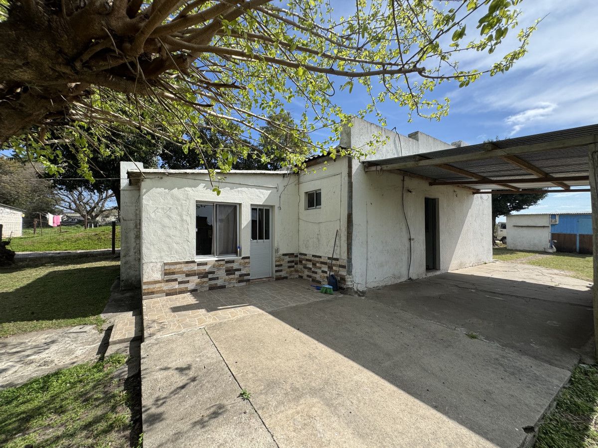 Casa en venta sobre carretera, a pasos de la Escuela - ubicación estratégica