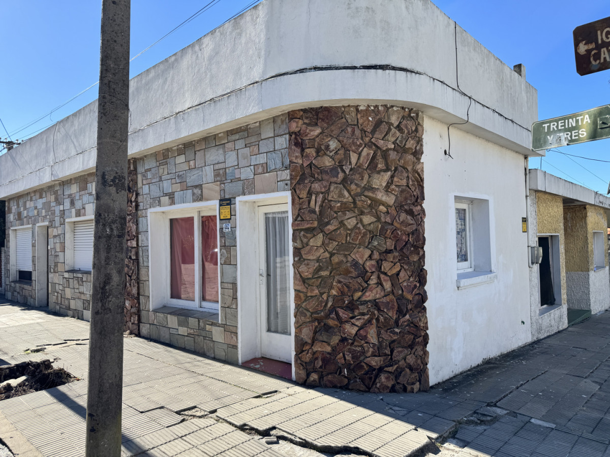 Casa céntrica en Nueva Helvecia, a 2 cuadras de la plaza