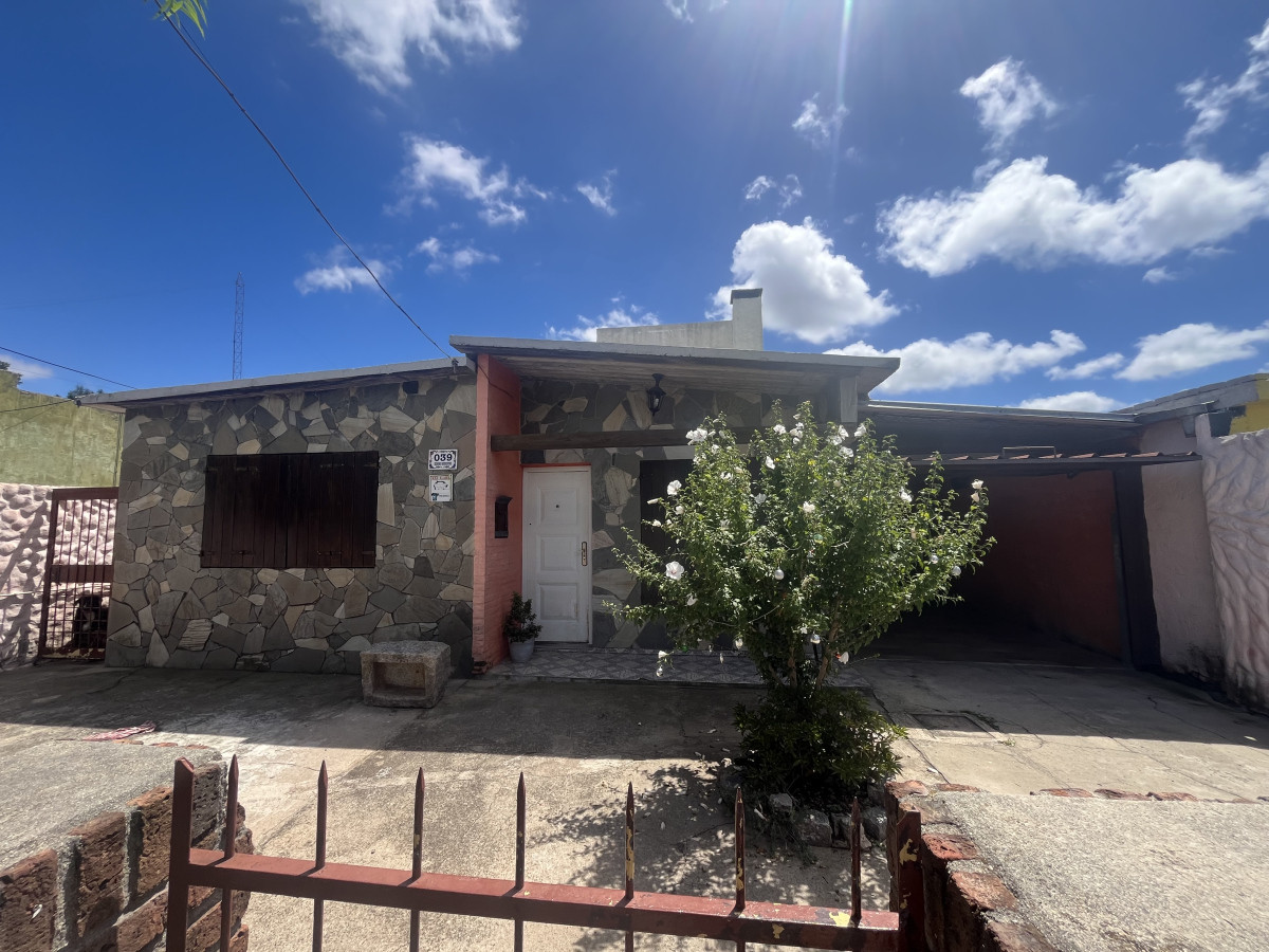 Casa de 3 dormitorios en venta en Carmelo.