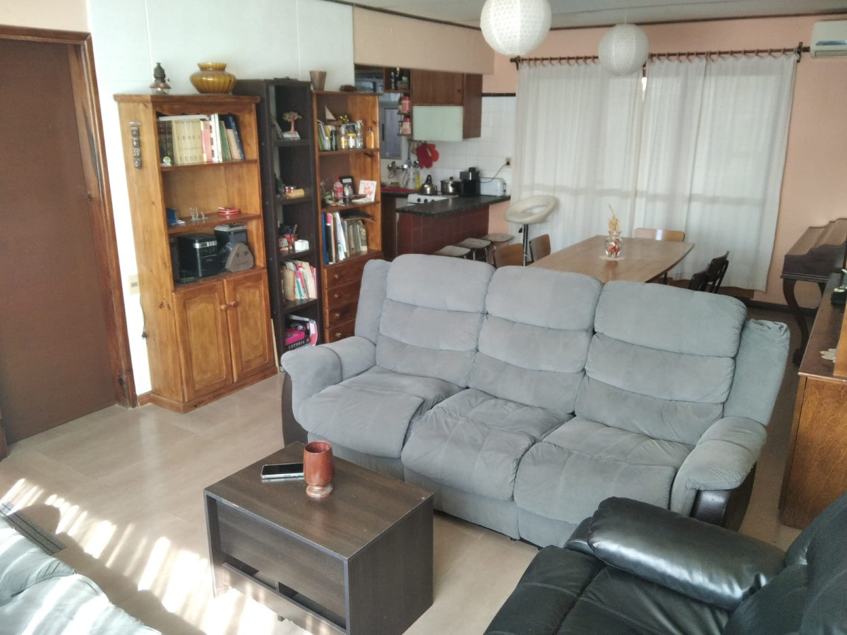 Casa en venta en calle 25 de mayo, Carmelo.