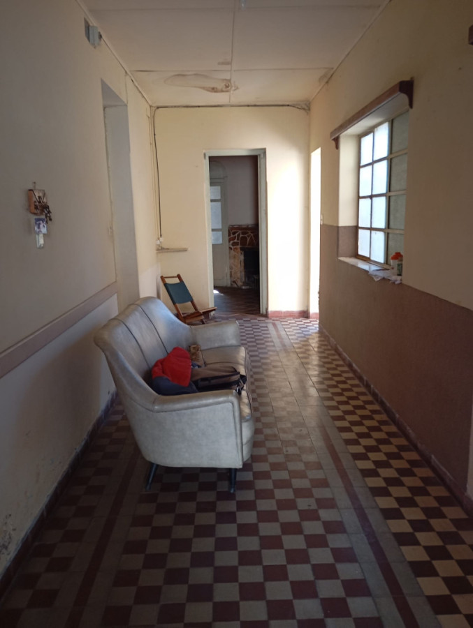 Buena casa en venta en el centro de Carmelo.