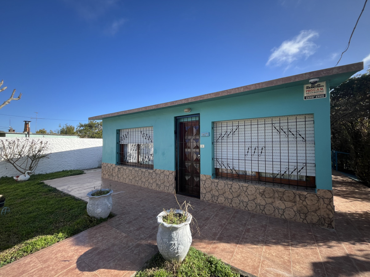 Casa en venta en Juan Lacaze con gran terreno.
