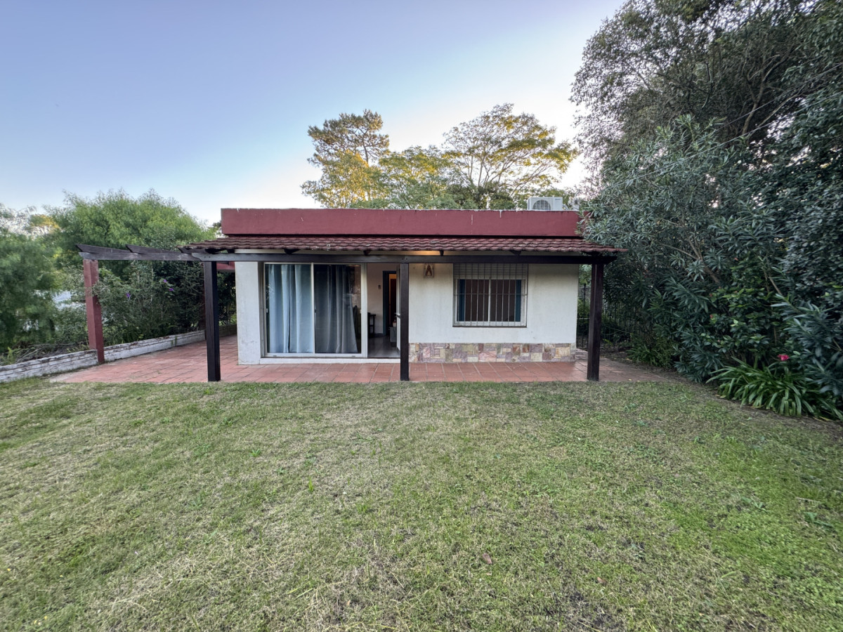 Casa en Balneario Los Pinos a 150 m de la playa + Apartamento independiente y gran patio con barbacoa