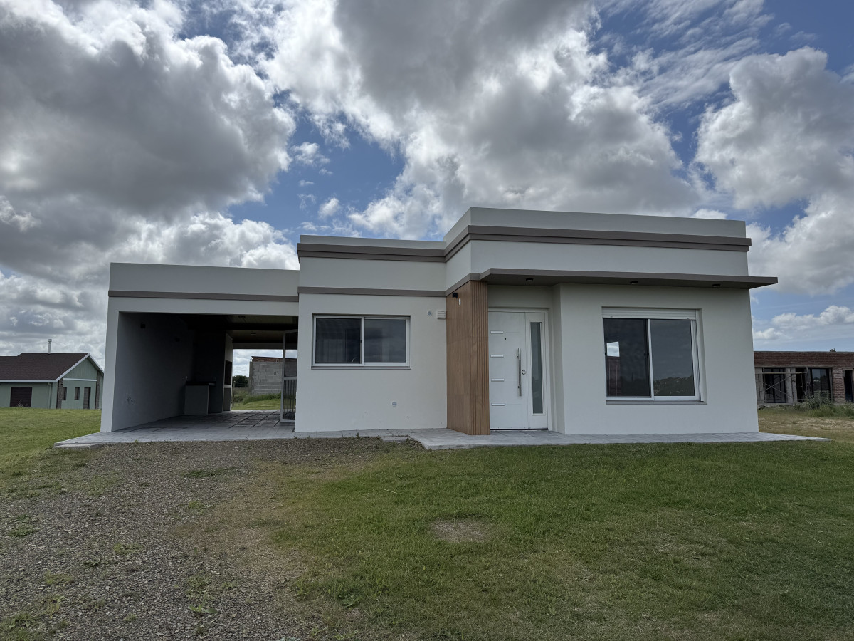 Casa a estrenar en Loma Verde  moderna, cómoda y lista para ser tu nuevo hogar