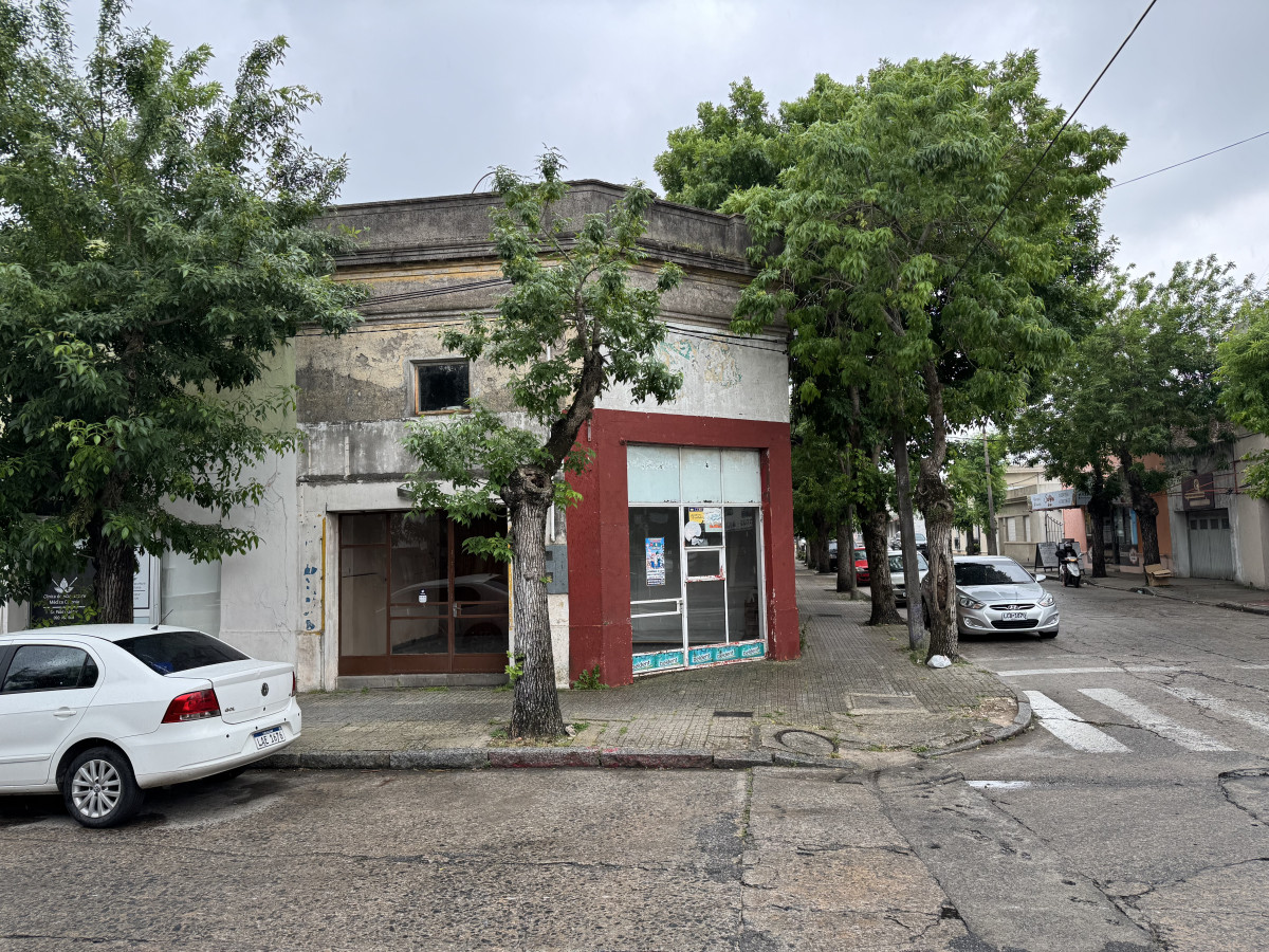 Local céntrico con doble frente y múltiples ambientes - ideal para comercio u oficina