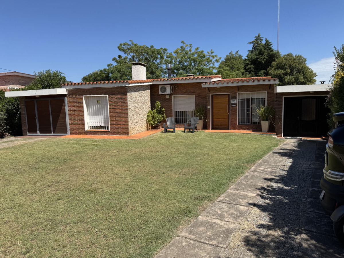 Casa 3 dormitorios en Nueva Helvecia con piscina y gran parque - Barrio Artesano