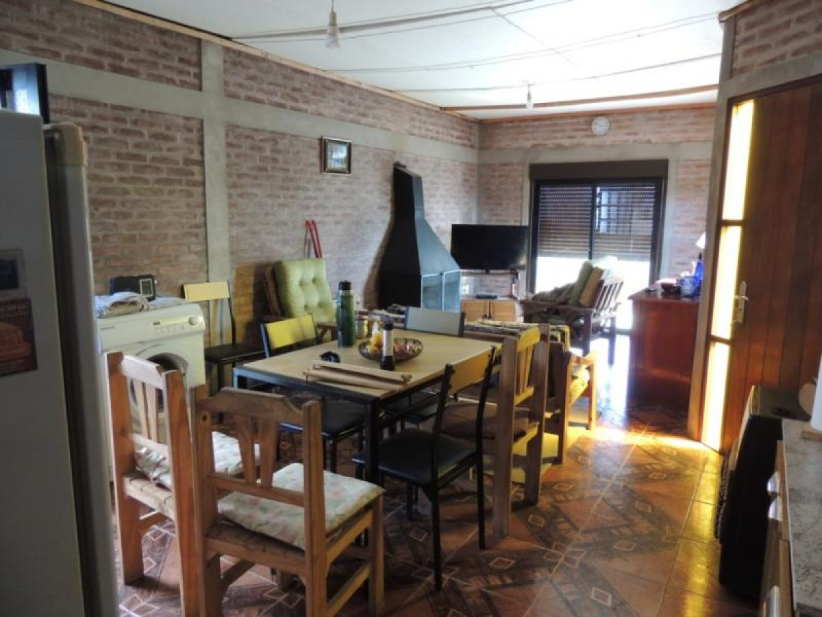 Oportunidad casa en venta muy próxima al centro de Nueva Helvecia.