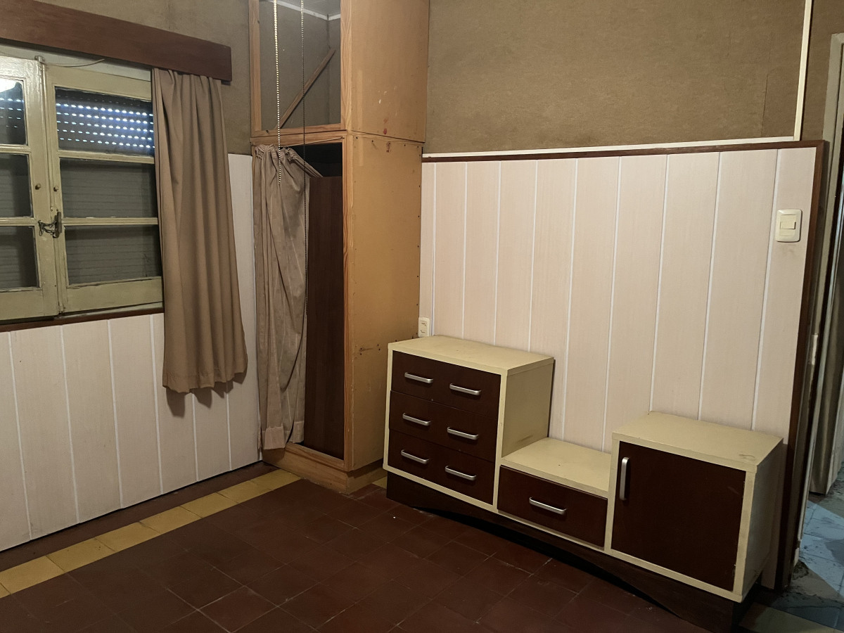 Casa a reciclar con 2 galpones en venta en Nueva Helvecia.