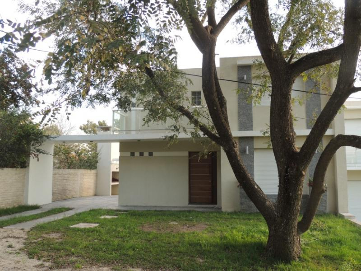 Excelente Duplex en venta a 300 metros de la rambla costanera.