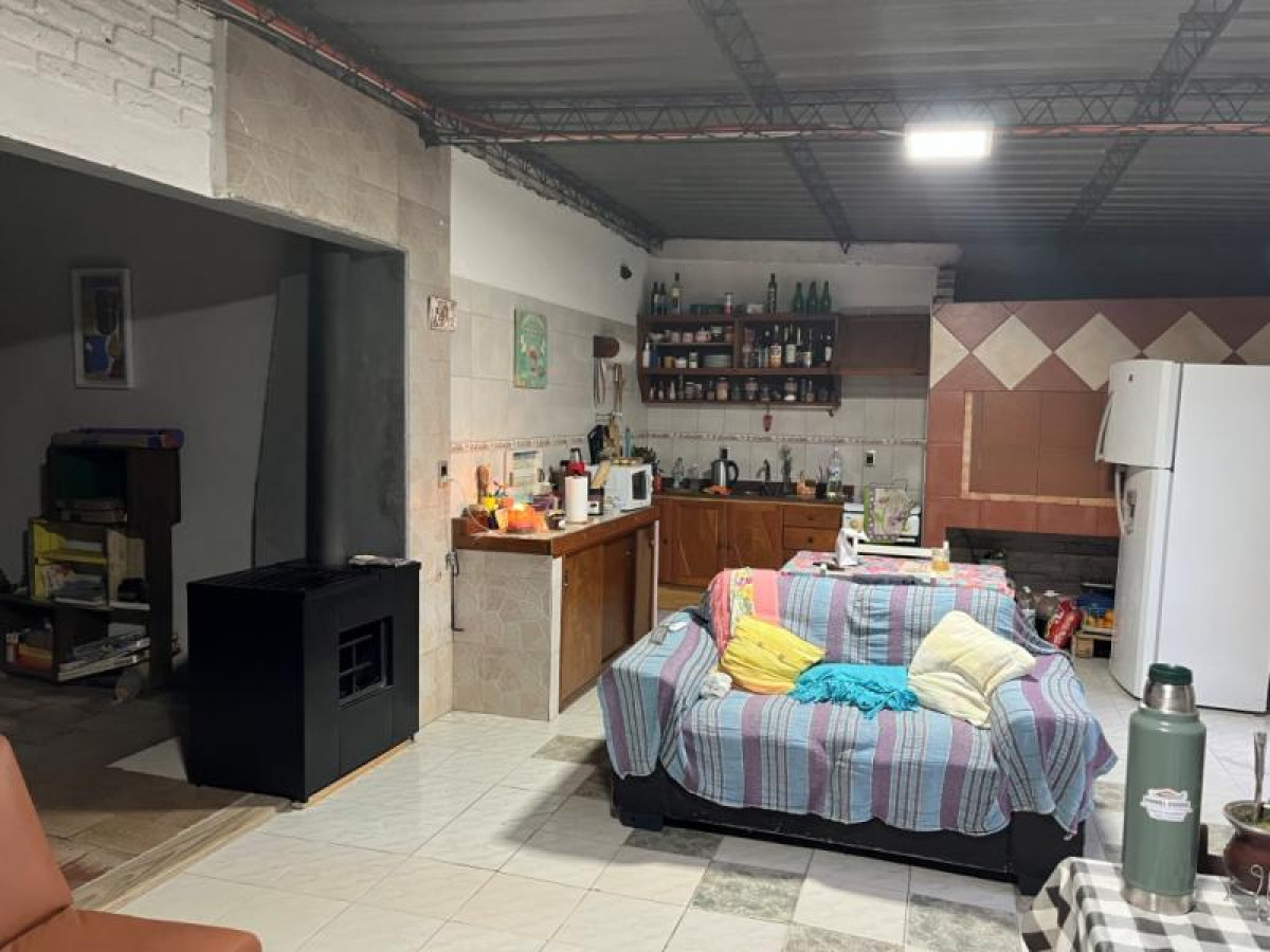 Oportunidad Única en Santa Ana casa y local comercial en venta.