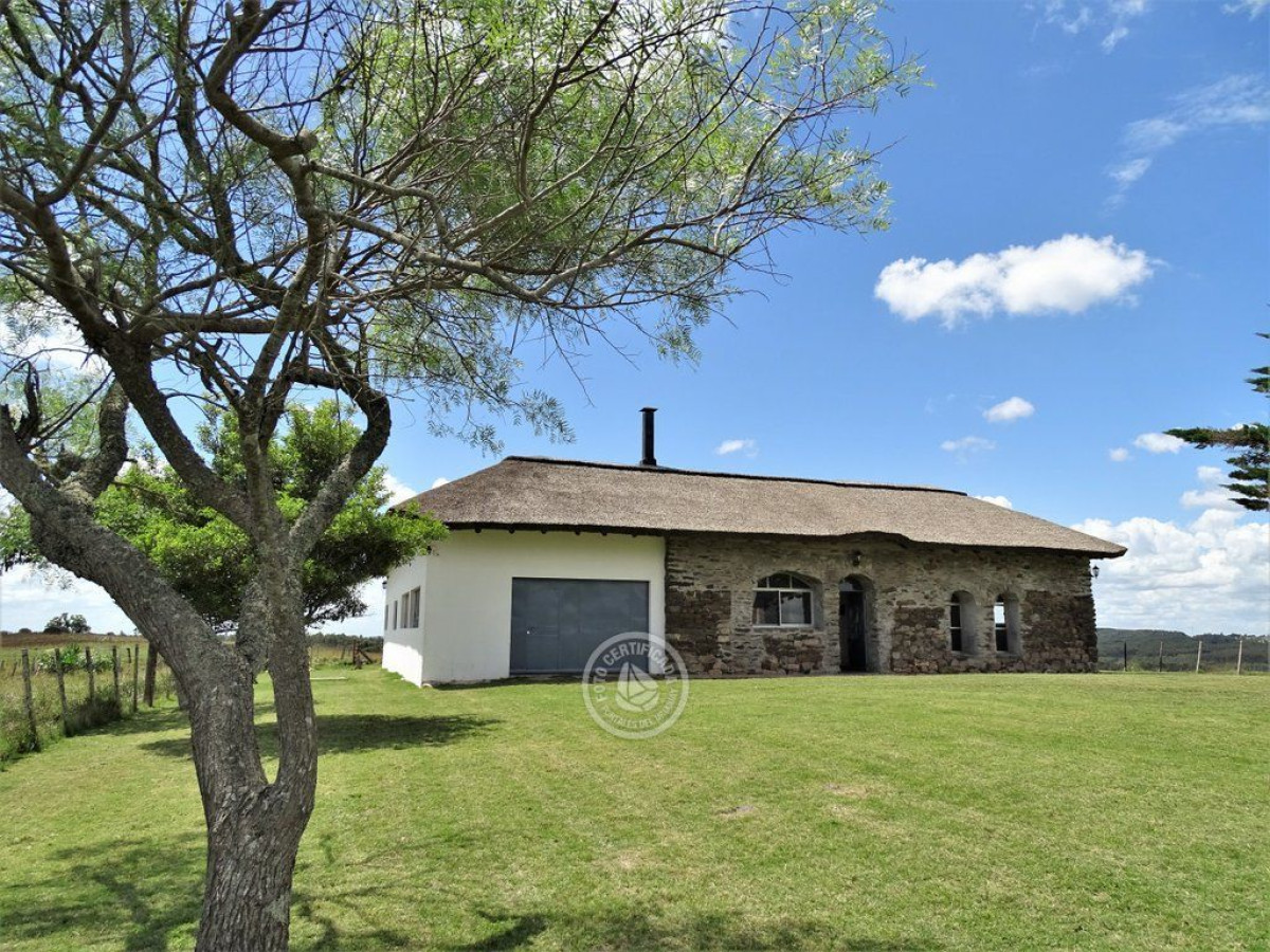 Excelente Chacra en venta con casa de campo en Carapé.