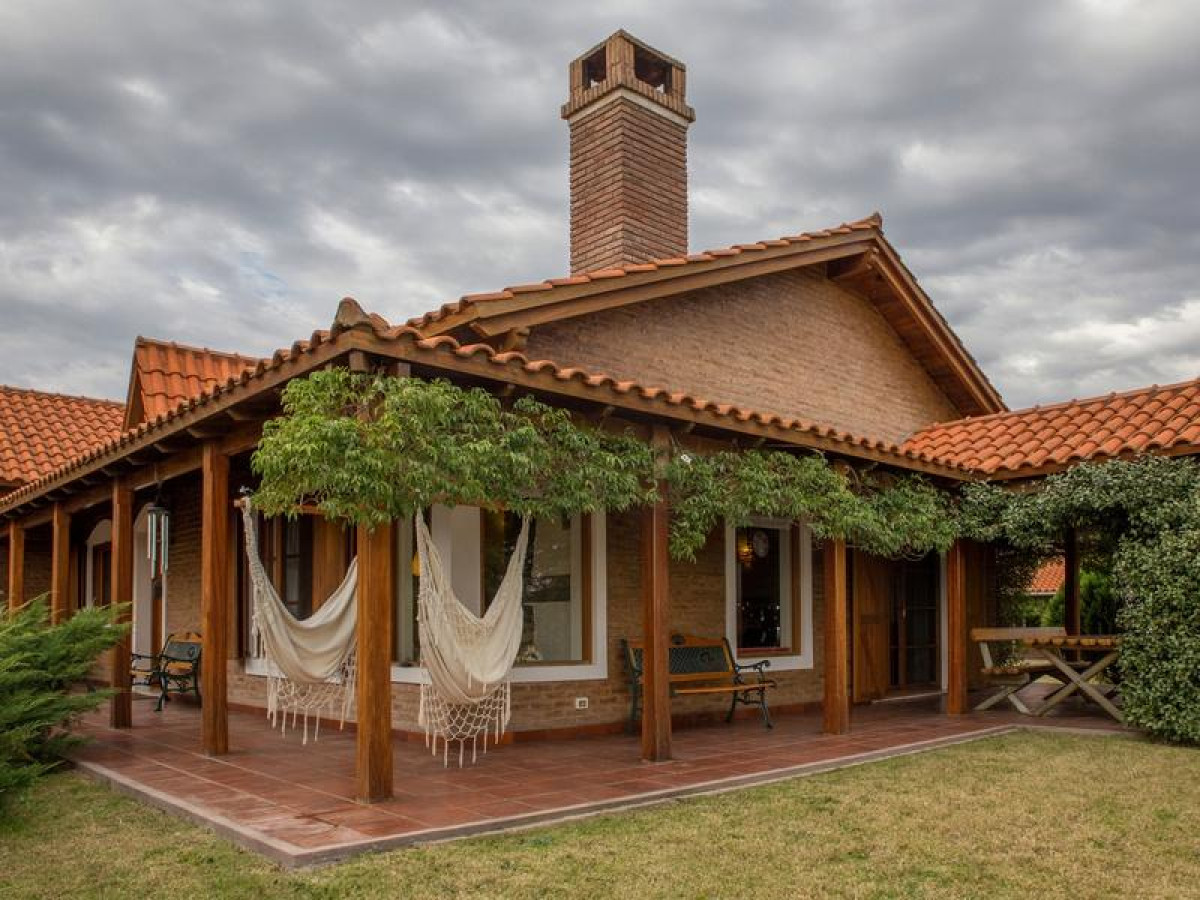 Ananda, fantástica casa de campo en venta en  Uruguay, 6 hás parcela privada.