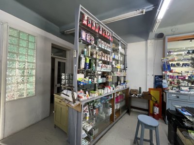 Venta llave de farmacia con renombre en ubicación estratégica calle 19 de Abril.