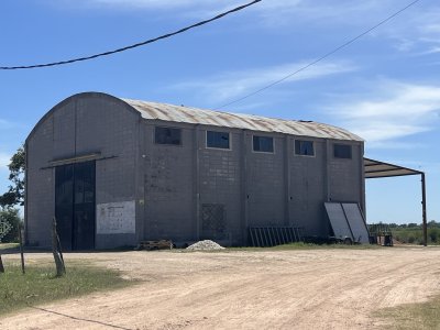 Excelente Local Comercial multiuso en venta con gran predio de 7.321 m2.