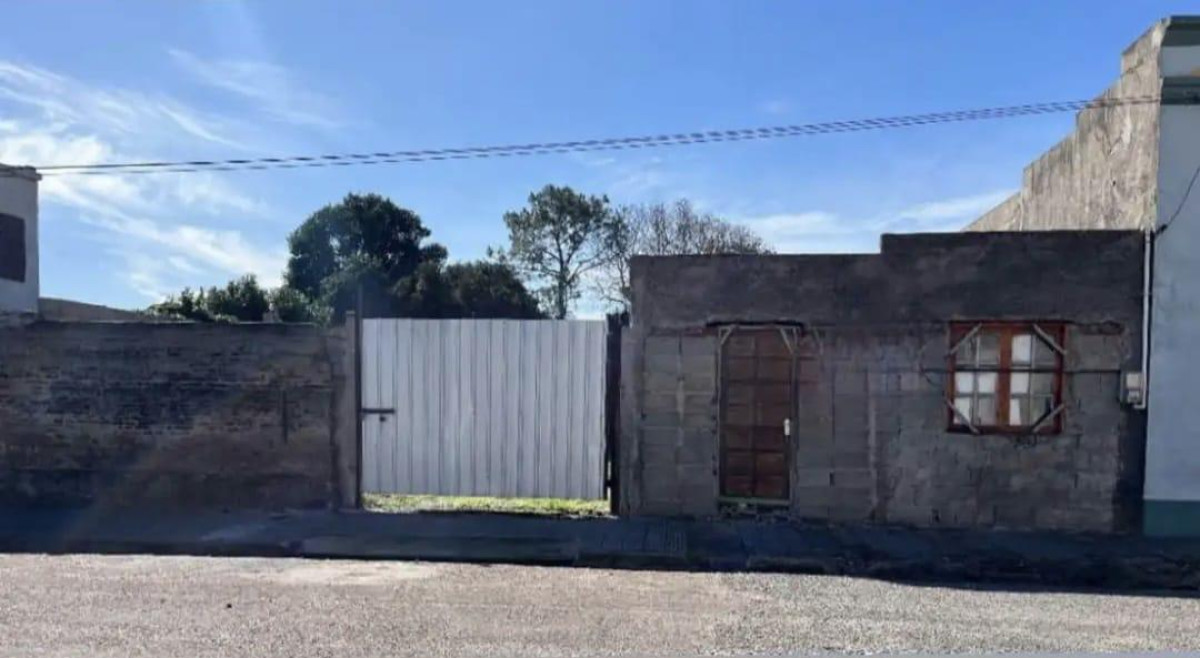 Hermoso terreno en venta en calle Gral Flores en el centro de Carmelo.
