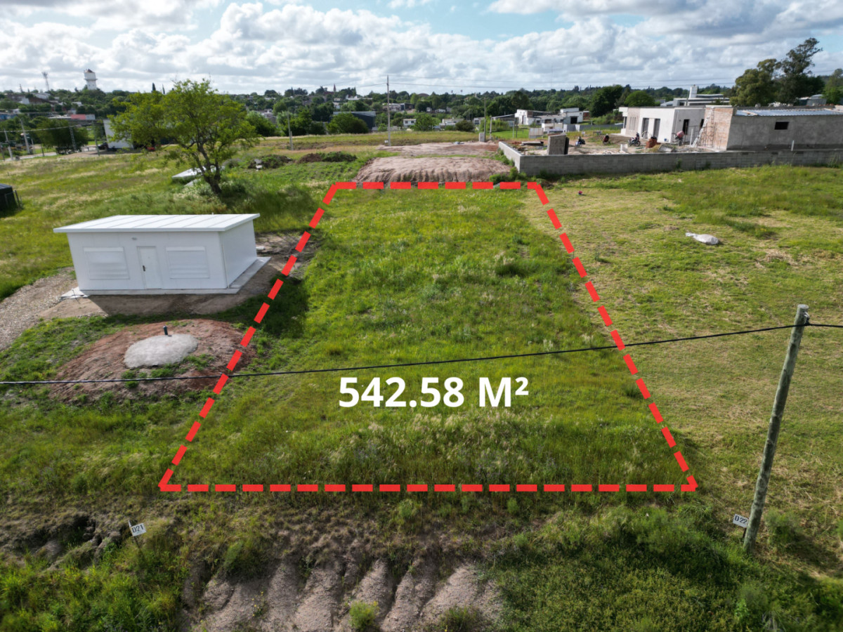 Terreno con buen fondo y entorno verde - Loma Verde