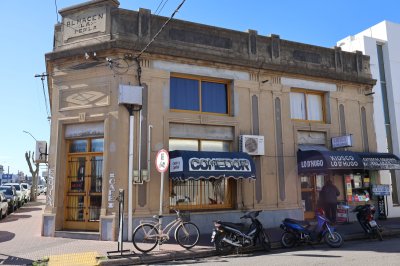 Hotel, restaurant y kiosco edificio completo en venta en exclusividad en Carmelo.