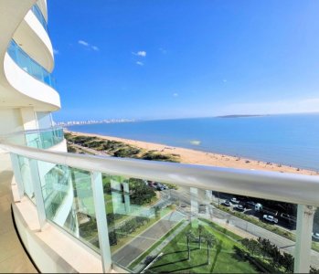 Apto de categoría con vista al mar