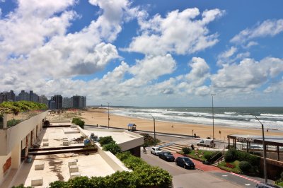 Apto en Av. Gorlero. 1 dormitorio. vista a Playa Brava