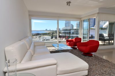 Alquiler de apto 3 dormitorios en suite a Metros de la Mansa, Pda. 3.