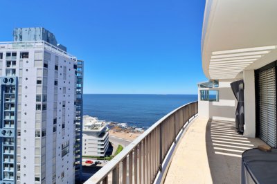 Apartamento en península. 3 dorm. Gran balcon