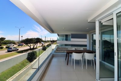 Apto en alquiler. Playa mansa 3 dormitorios en suite