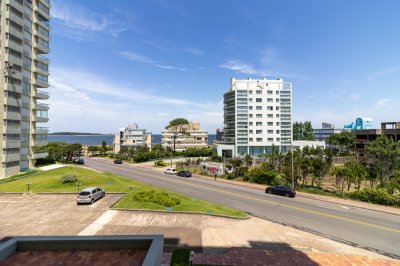Apartamento en Playa Mansa 3 dormitorios