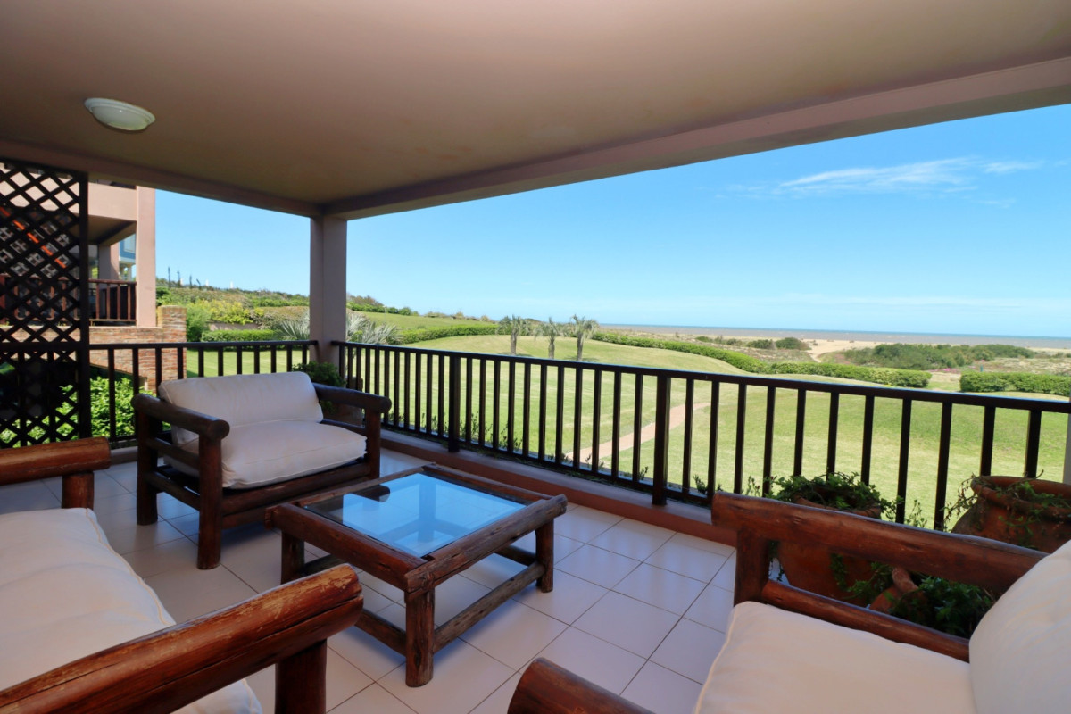 Apartamento 3 dorm y servicio. En Manantiales.