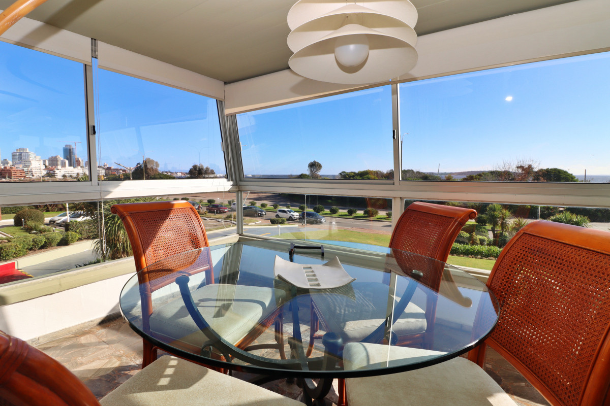 Excepcional apartamento en primera línea de playa mansa