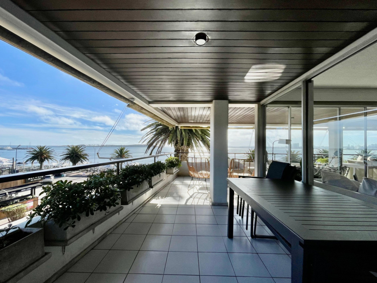 Amplio Apto con 3 Suites en Península, Vista al Mar