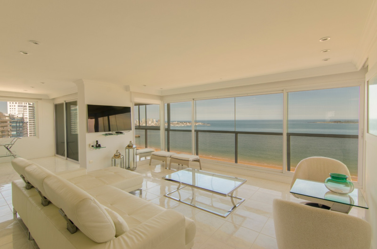 Apartamento en venta Playa Mansa 5 dormitorios