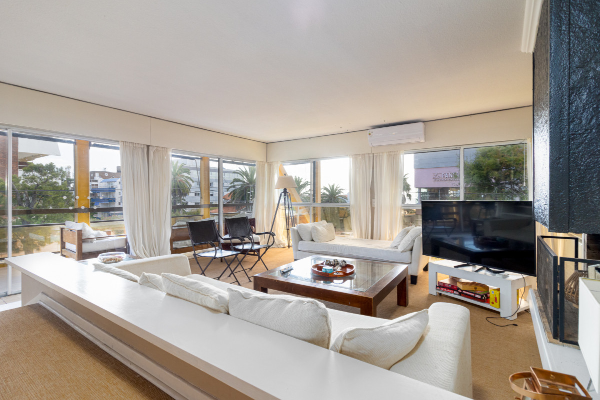 Apartamento en venta y alquiler Peninsula 3 dormitorios