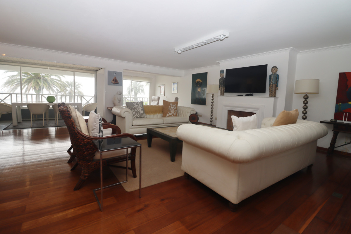 Apartamento de gran tamaño frente al Puerto