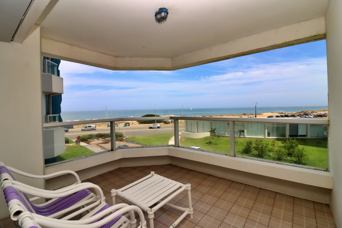 apartamento ubicado en la icónica Playa Brava