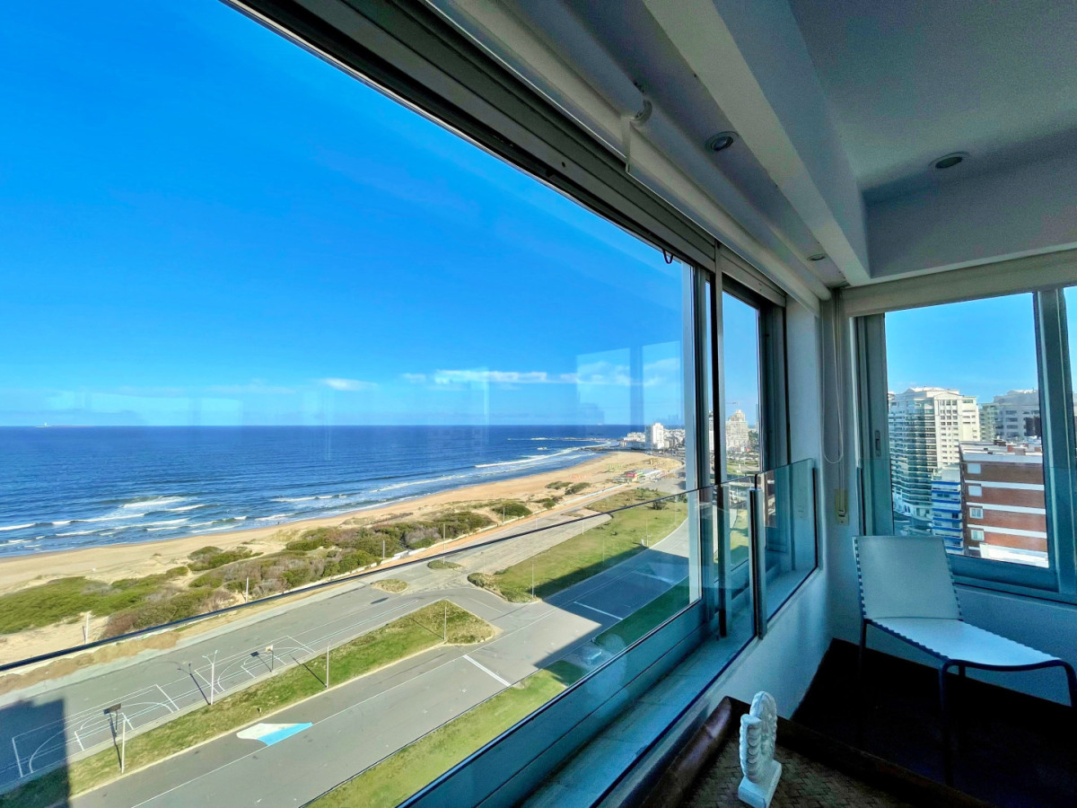 Apartamento 3 dormitorios. Playa Brava. Parada 2