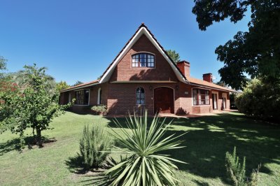 Hermoso Chalet en venta barrio Marly excelente entorno