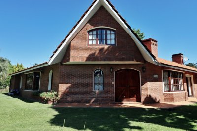 Hermoso Chalet en venta barrio Marly excelente entorno