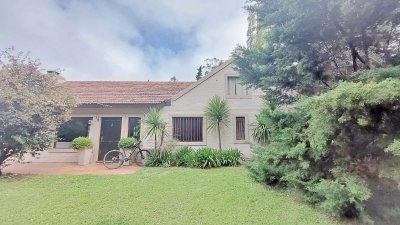 Casa en Alquiler 3 dormtiorios. Barrio Marly con Jardín y Piscina