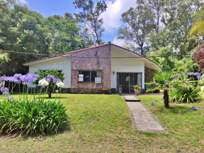 Alquiler Casa en Pinares 3 dormitorios y servicio. Parada 32