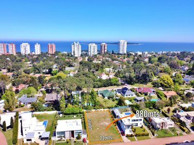 Terreno en Pda. 8 de Playa Mansa, barrio privado 