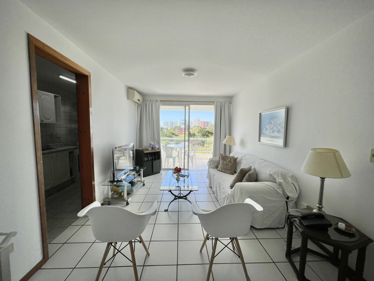 VENTA DE APARTAMENTO DE 2 DORMITRIOS EN MANSA A PASOS DE ENJOY